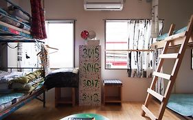 ゲストハウスとカフェと庭　釜ヶ崎芸術大学